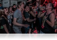 Szezonzáró buli a Végállóban Red Rockets-sel és Vadvágánnyal