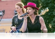 Világslágerek a Városháza teraszán