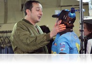 Színház két kamionon - A Nehéz Istennek lenni újra Budapesten