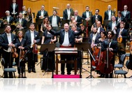 Örömórák a hangjegyhajtókás karmesterrel és a Savaria Szimfonikus Zenekarral az év első hangversenyén