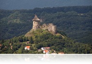 Két ország határán őrködik Somoskő vára
