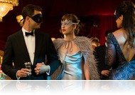 A sötét ötven árnyalata: próbálkozik, mégsem hoz izgalomba