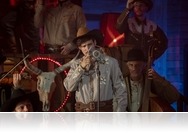 Westernfaluban forog A helység kalapácsa - Tarantino világa is visszaköszön?