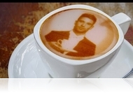 Trendiség: szelfi a kávéhabon