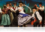 Minden mozdulatban ott az ősi hagyomány - A Gencsapáti Hagyományőrző Néptáncegyüttes jubileumi műsora az MMIK-ban