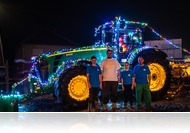 Náraiban karácsonyi díszben pompázik egy traktor