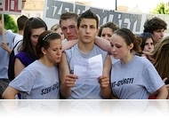 „Vedd el egy nép múltját…” - Szent-Györgyi Albert Középiskola demonstrációja a fő téren