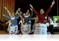 Pénteken este újból fölszáll a páva