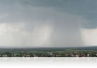 Az év eddigi legmarkánsabb zivatarrendszere jön pénteken?