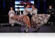 Negyedszer emelkedik magasba a páva!