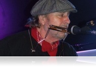 Ez a skót zenész sem fér a bőrébe