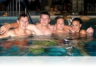 Éjszakai fürdőzés a Büki Gyógyfürdőben (fotóriport)