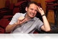 "A standup egy kicsit néprajz, írás és színészet is egyben" - interjú Bödőcs Tiborral 