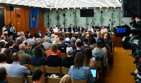 Azbeszthelyzet Szombathelyen: lakossági fórumot tartottak a Városházán 