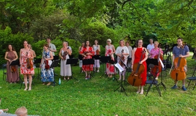 Az arborétumban muzsikáltak a Sárvári Vonósok